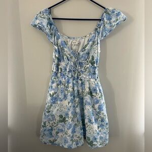 Hollister women’s Blue and White Floral Dress size Medium with pockets